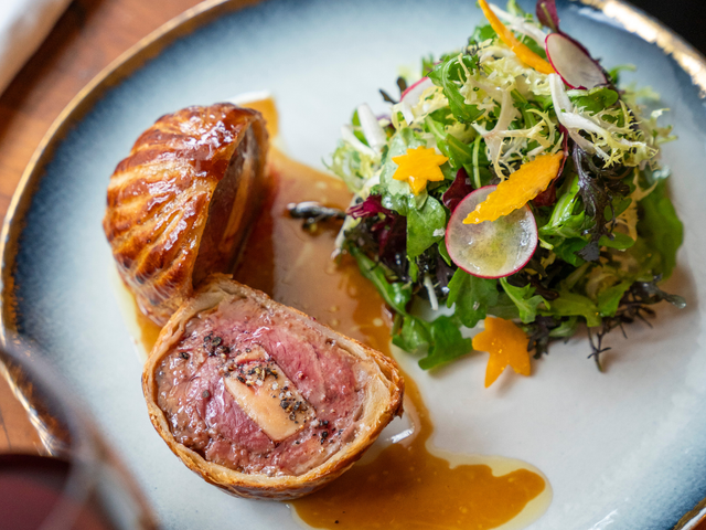 TOWA Tourte de magret de canard et foie gras, salade fraîche